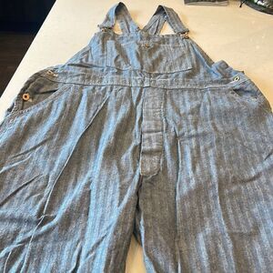 Universal Chicago bibs men’s size large see measurements new without tags. Nice.